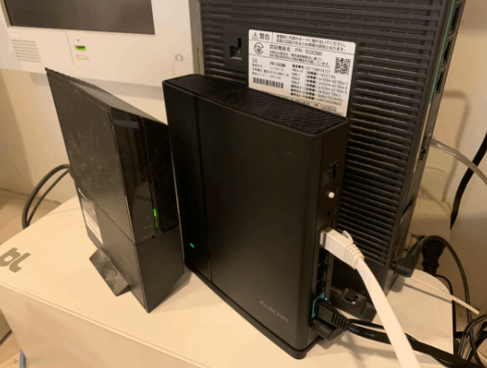 LANケーブルでパソコンとWi-Fiルーターを繋ぐ